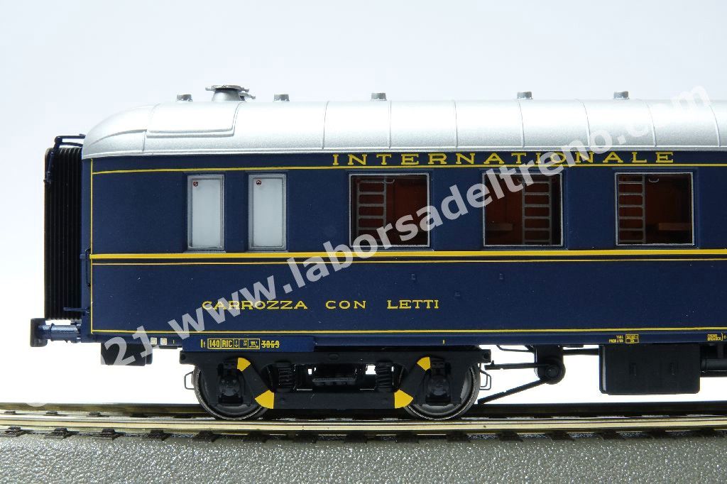 Carrozza letti tipo Ub costr. Ganz della CIWL, livrea blu CIWL con logo a ghirlanda, ep. IV
