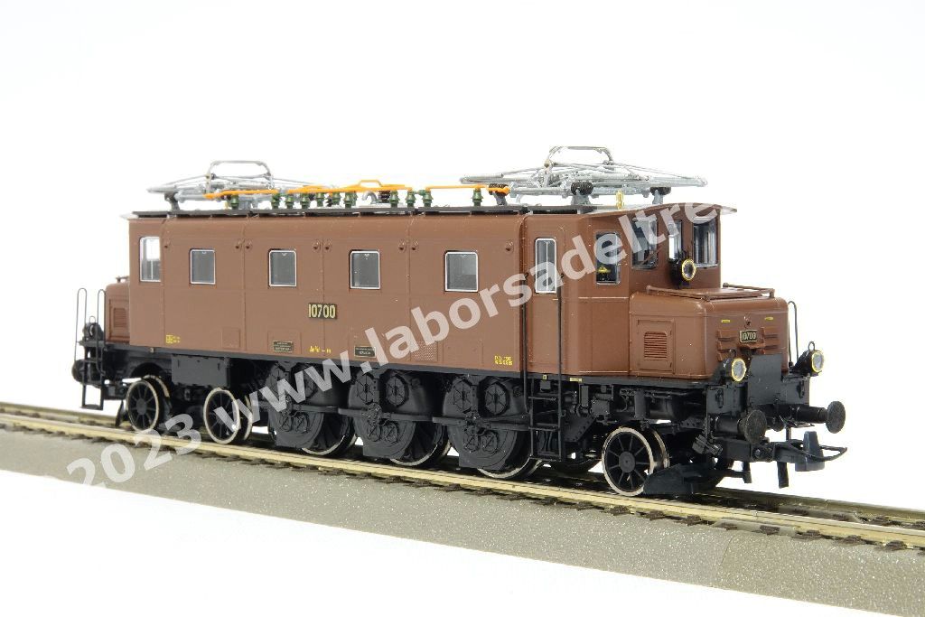 Locomotiva elettrica SBB Ae 3/6 10700 di 1° serie, livrea marrone con fanali a petrolio, epoca III/IV/V/VI - Digital sound