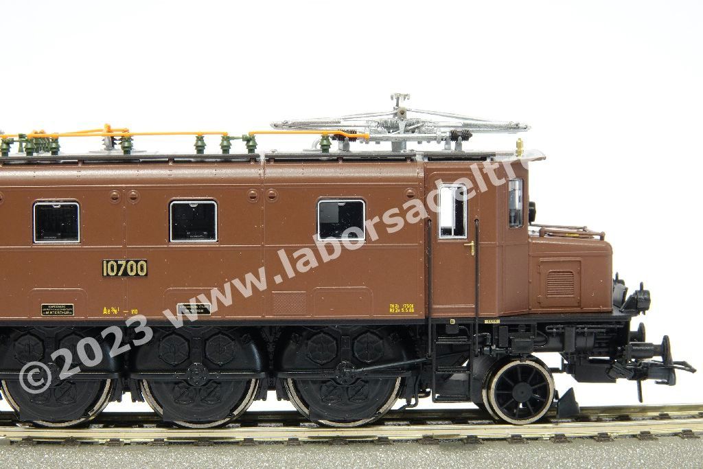 Locomotiva elettrica SBB Ae 3/6 10700 di 1° serie, livrea marrone con fanali a petrolio, epoca III/IV/V/VI - Digital sound