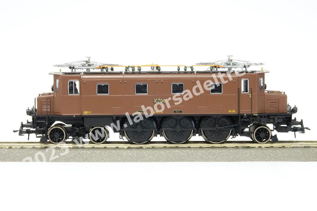 Locomotiva elettrica SBB Ae 3/6 10700 di 1° serie, livrea marrone con fanali a petrolio, epoca III/IV/V/VI - Digital sound