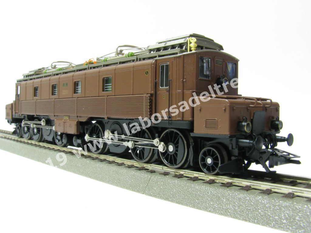 Locomotiva elettrica SBB Fc 2x3/4 12201 'Kofferli-Lok', poi Ce 6/8 I 14201 'Grossmutter', dep. Erstfeld, livrea marrone, epoca II - MFX Digital Sound