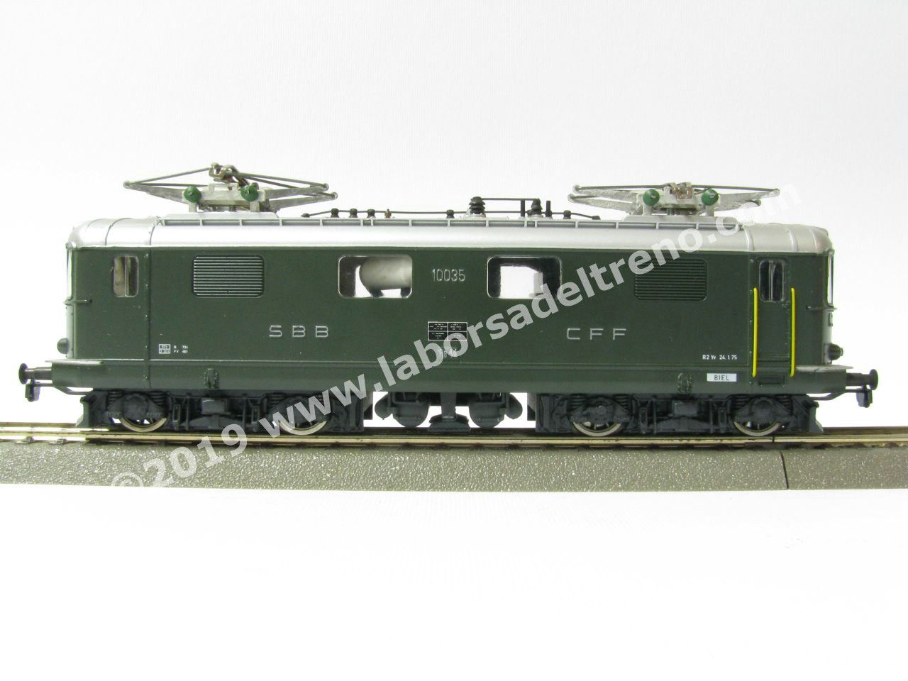 Locomotiva elettrica SBB Re 4/4 I di 2° serie con musi curvi per treni rapidi, livrea verde, epoca III/IV
