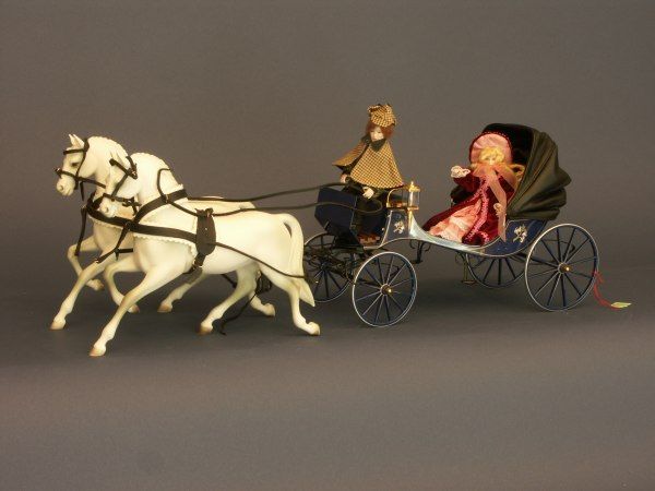 High Society 1908 - carrozza al traino di cavalli in ceramica, con personaggi, scala 1, epoca I