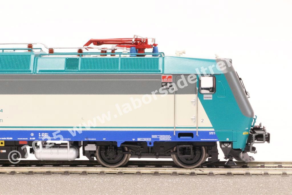 Locomotiva elettrica FS Trenitalia E 405 023, livrea XMPR, logo Trenitalia con baffo rosso, epoca VI