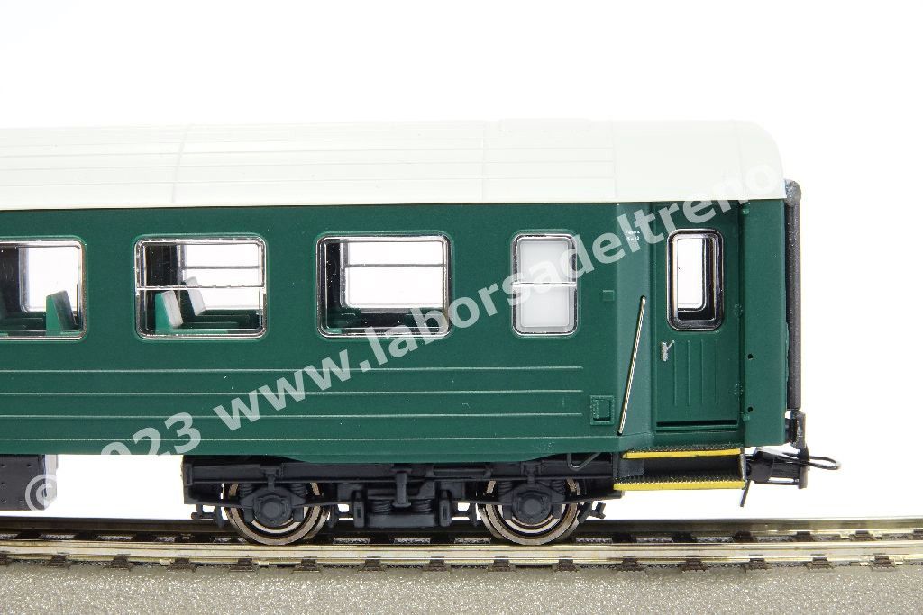 Carrozza passeggeri NSB, tipo B3-K 25665, 2a classe, 'Ofotbanen', livrea verde, epoca V