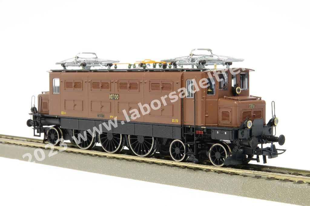 Locomotiva elettrica SBB Ae 3/6 10700 di 1° serie, livrea marrone con fanali a petrolio, epoca III/IV/V/VI - Digital sound