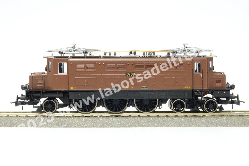 Locomotiva elettrica SBB Ae 3/6 10700 di 1° serie, livrea marrone con fanali a petrolio, epoca III/IV/V/VI - Digital sound