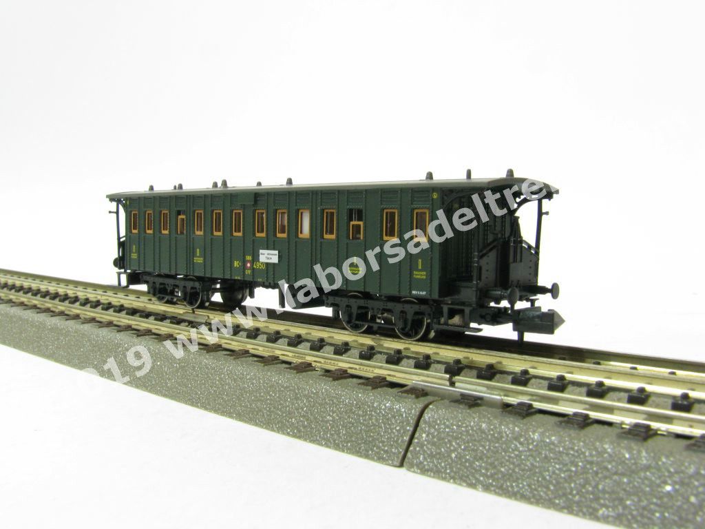 Carrozza a terrazzini a carrelli SBB tipo 'Americane' di 2°/3° cl., logo a scudo, epoca II/III