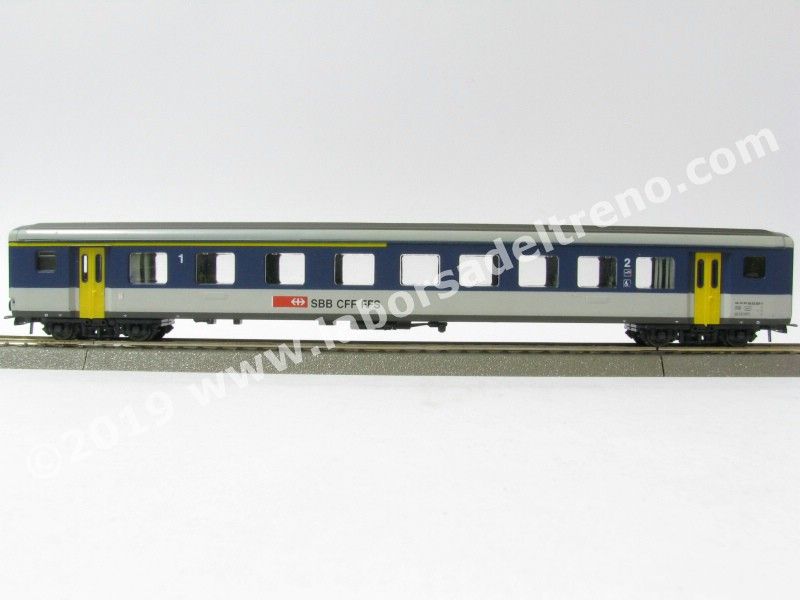 Carrozza tipo EW II mista di 1a/2a cl. SBB, livrea NPZ con porte gialle di origine, ep. V