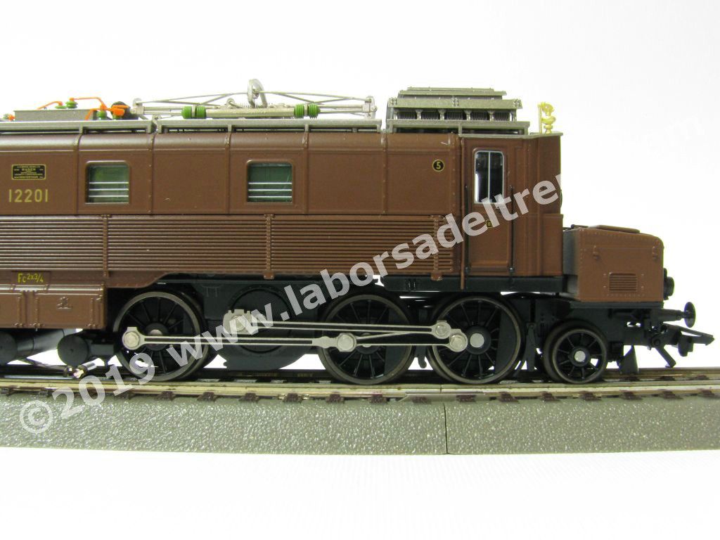 Locomotiva elettrica SBB Fc 2x3/4 12201 'Kofferli-Lok', poi Ce 6/8 I 14201 'Grossmutter', dep. Erstfeld, livrea marrone, epoca II - MFX Digital Sound