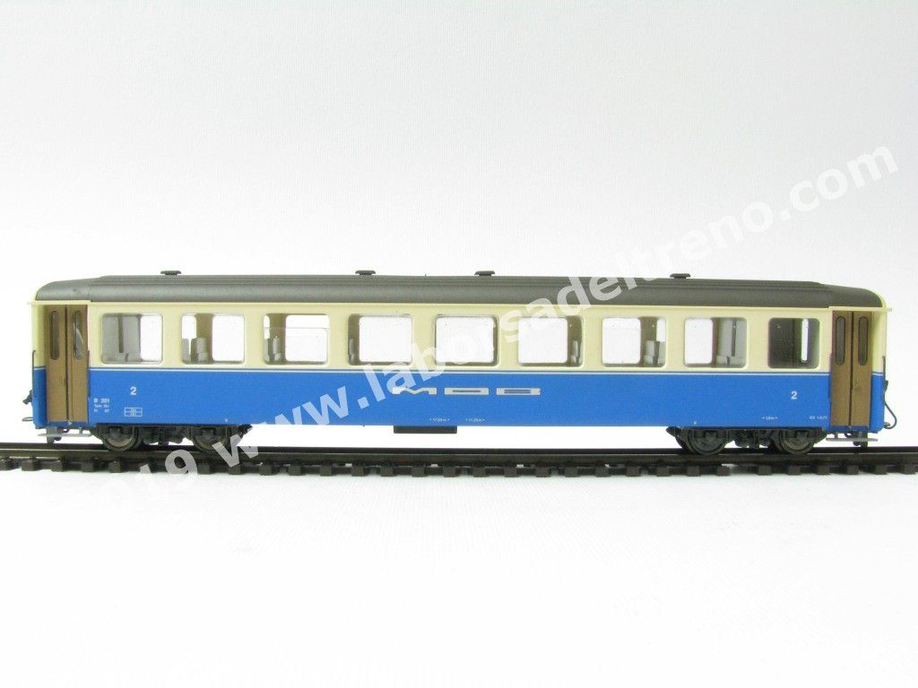 Carrozza a carrelli MOB di 2° cl., livrea blu/crema, epoca IV - Scala H0m