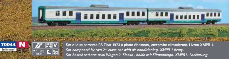 Completamento treno regionale Trenitalia composto da due carrozze piano ribassato tipo 1973 entrambe climatizzate, livrea XMPR, logo XMPR, epoca V