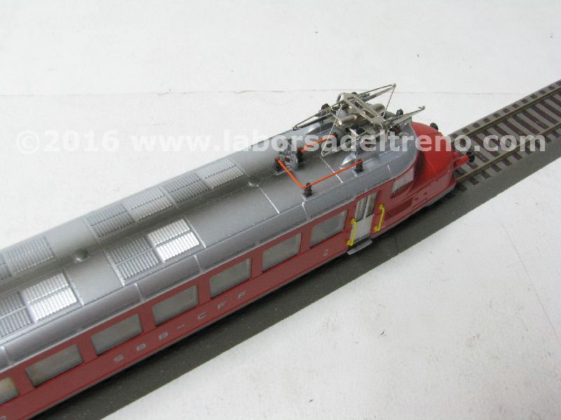 Elettromotore SBB Rbe 2/4 'Roter Pfeil' con illuminazione interna e personaggi, epoca III - Digital Sound MFX