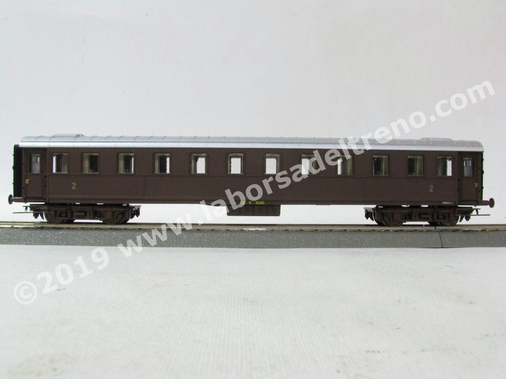 Carrozza passeggeri FS tipo 30000, 2a classe, livrea castano, epoca III