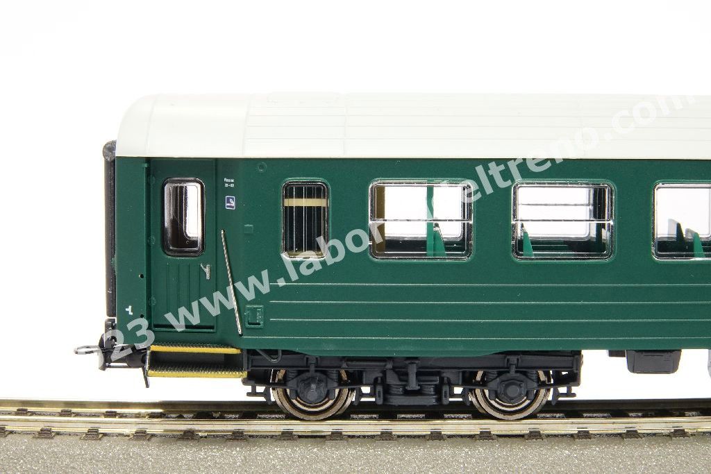 Carrozza passeggeri NSB, tipo B3-K 25665, 2a classe, 'Ofotbanen', livrea verde, epoca V