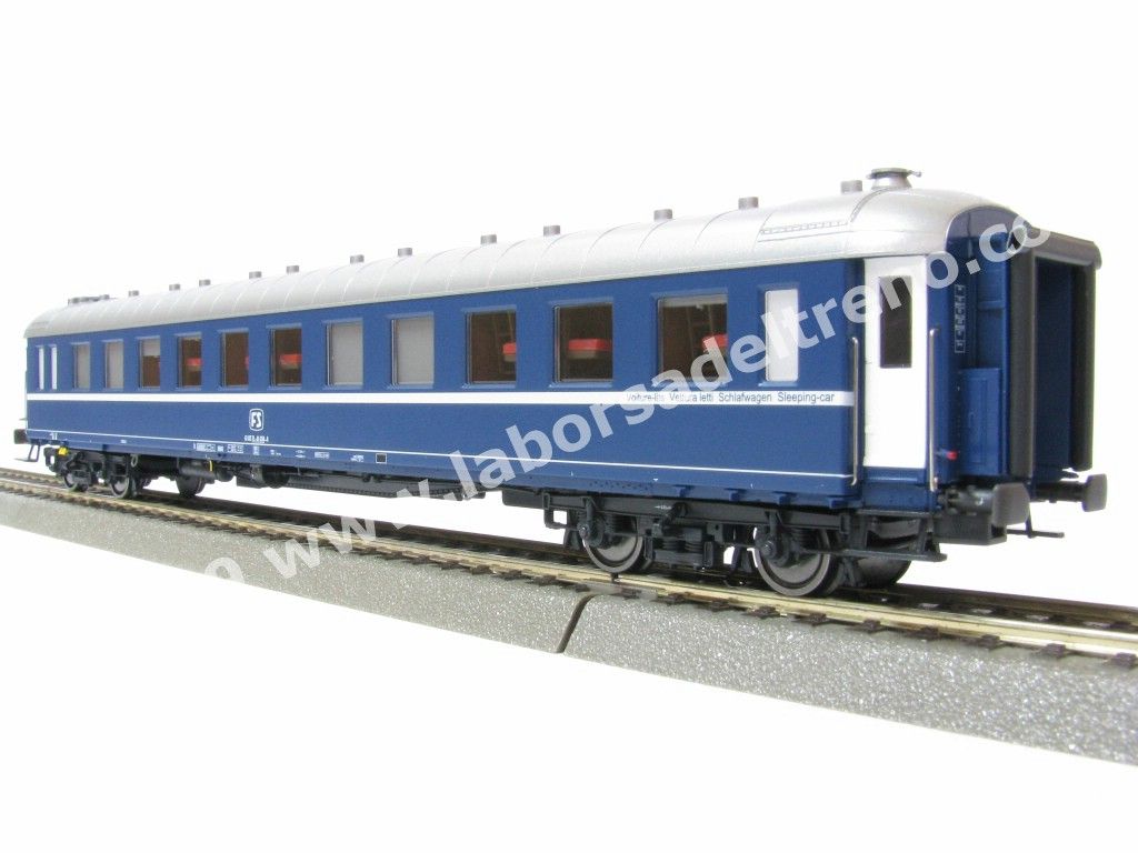 Carrozza letti tipo Ub ex CIWL delle FS, livrea TEN, logo TV, soffietti Bourrelet, ep. IV
