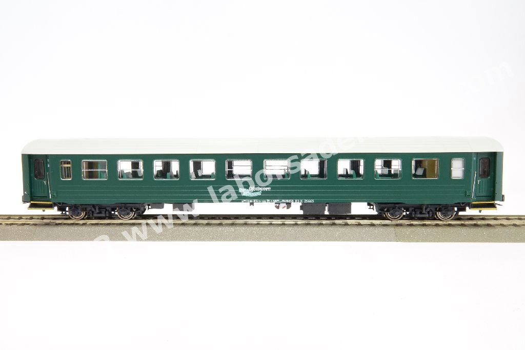 Carrozza passeggeri NSB, tipo B3-K 25665, 2a classe, 'Ofotbanen', livrea verde, epoca V