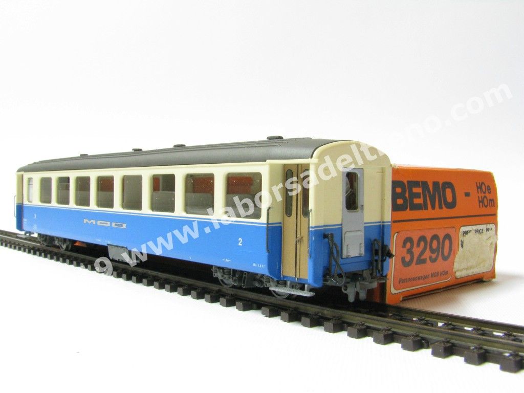 Carrozza a carrelli MOB di 2° cl., livrea blu/crema, epoca IV - Scala H0m