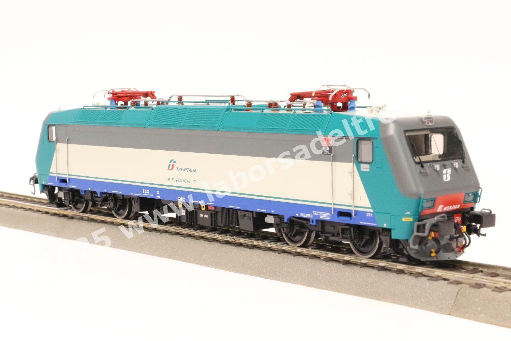 Locomotiva elettrica FS Trenitalia E 405 023, livrea XMPR, logo Trenitalia con baffo rosso, epoca VI