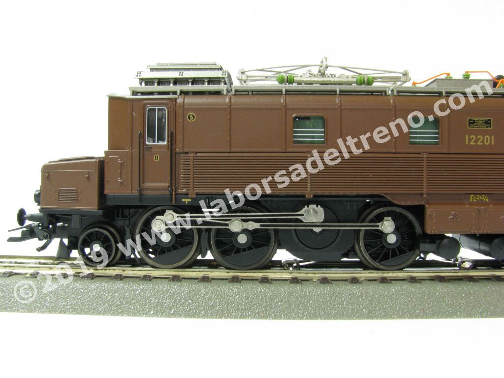Locomotiva elettrica SBB Fc 2x3/4 12201 'Kofferli-Lok', poi Ce 6/8 I 14201 'Grossmutter', dep. Erstfeld, livrea marrone, epoca II - MFX Digital Sound