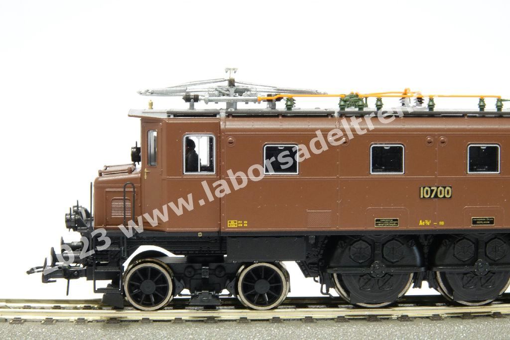 Locomotiva elettrica SBB Ae 3/6 10700 di 1° serie, livrea marrone con fanali a petrolio, epoca III/IV/V/VI - Digital sound