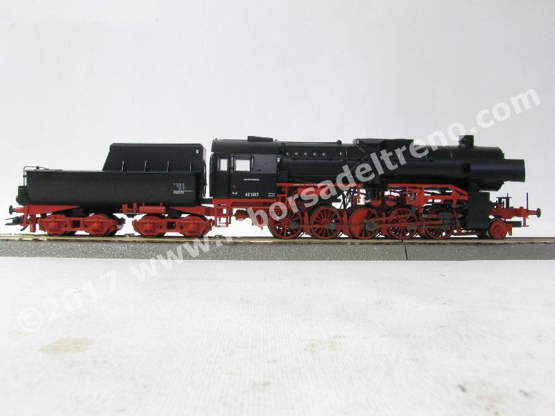 Locomotiva a vapore DB Br 42 con tender a vasca, fanali moderni montati sul blocco cilindri, epoca III - MFX Digital Sound